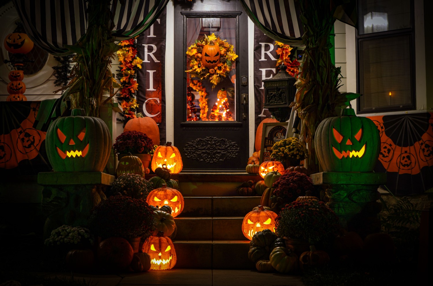 Przewodnik po dekoracjach na Halloween: 13 spersonalizowanych pomysłów na upiorny i elegancki dom