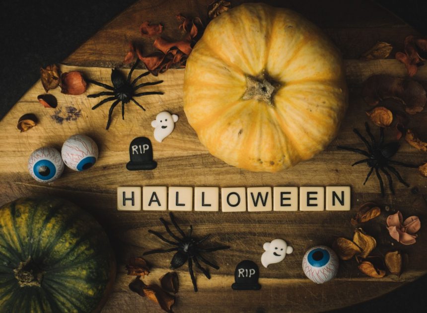 Dekoracje na Halloween: Dlaczego spersonalizowane poduszki to “must-have” tej jesieni?