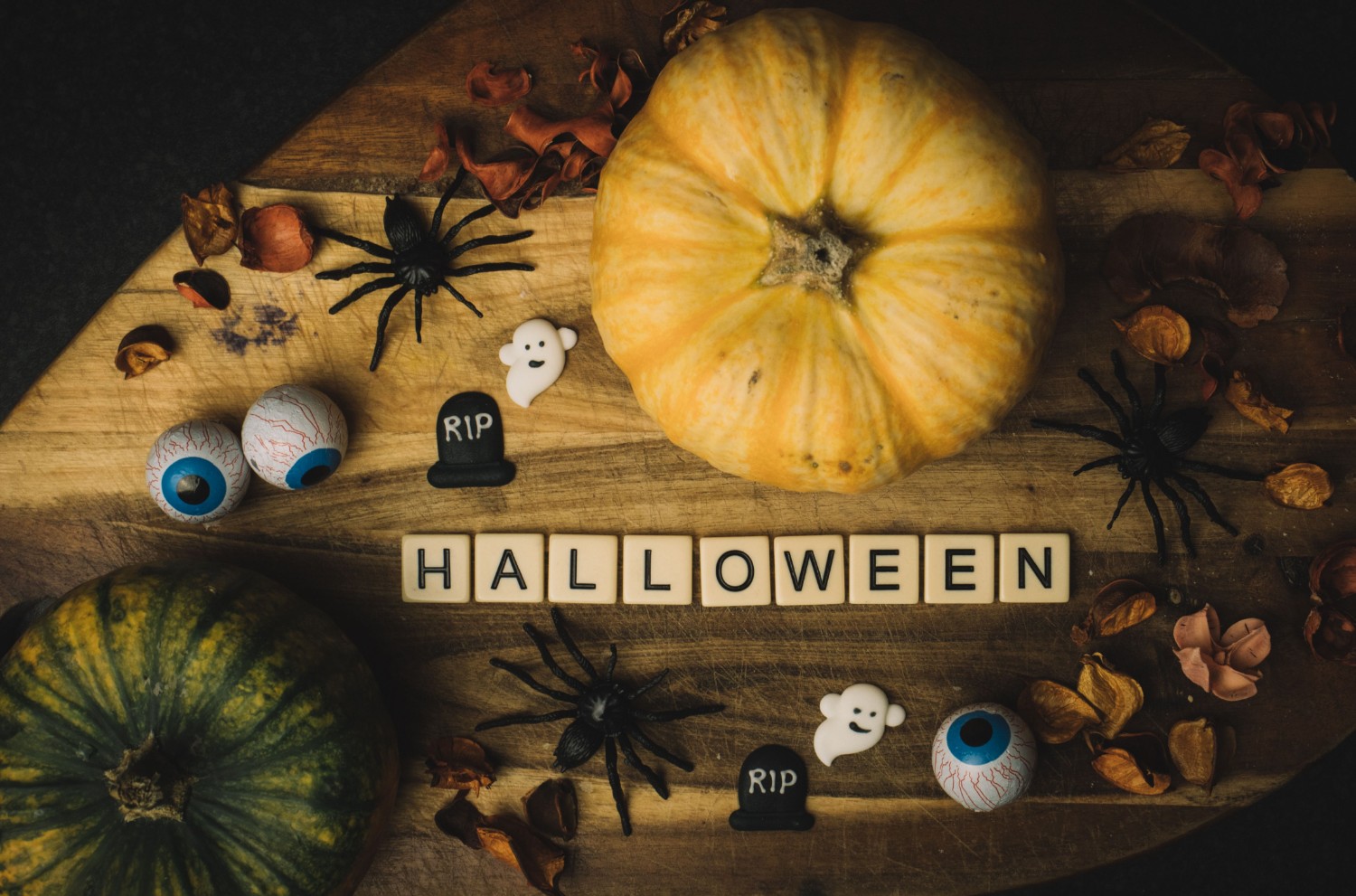 Dekoracje na Halloween: Dlaczego spersonalizowane poduszki to “must-have” tej jesieni?